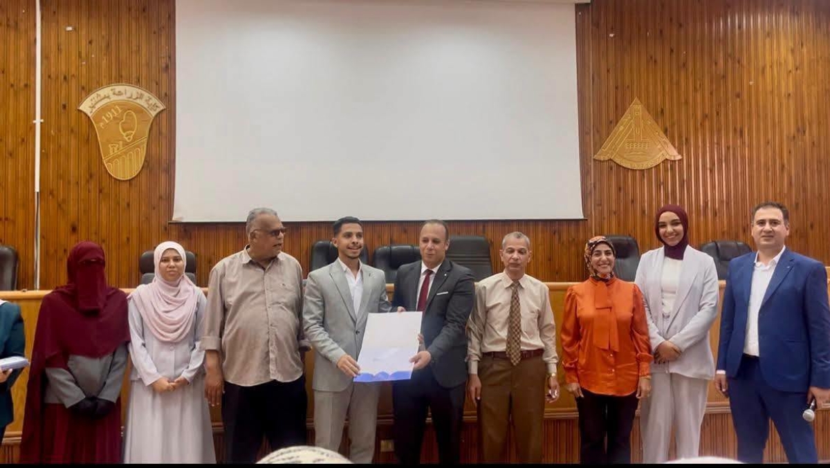 جامعة بنها | طلاب كلية الزراعة يبتكرون أول نظام ذكي لإدارة البيئة الداخلية لخلايا النحل باستخدام إنترنت الأشياء(IOT).