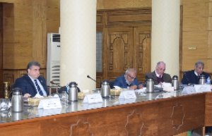 رئيس جامعة بنها للعمداء : اليوم الاول من الدراسة يوماً للبهجة