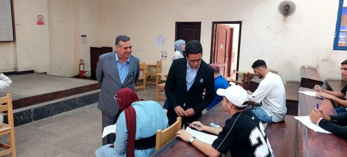 رئيس جامعة بنها يتفقد سير الامتحانات بكلية الزراعة جامعة بنها