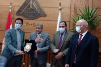 مجلس جامعة بنها يكرم رئيس مجلس ادارة مجموعة العربي توشيبا